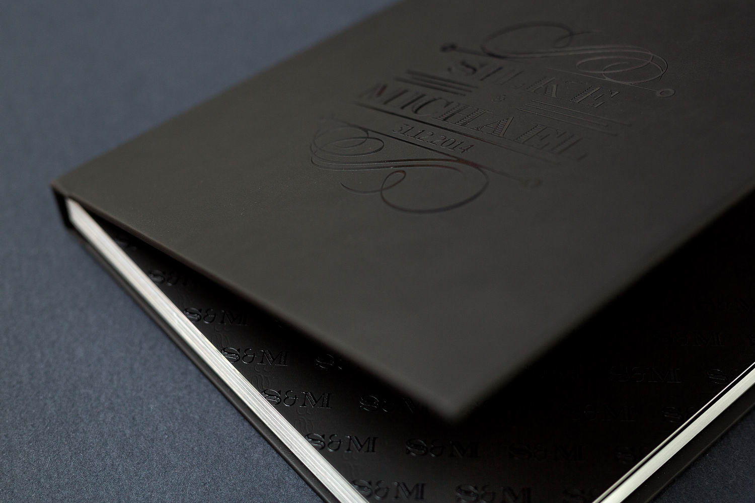 Einband mit Volumen Lack "Touch Cover"