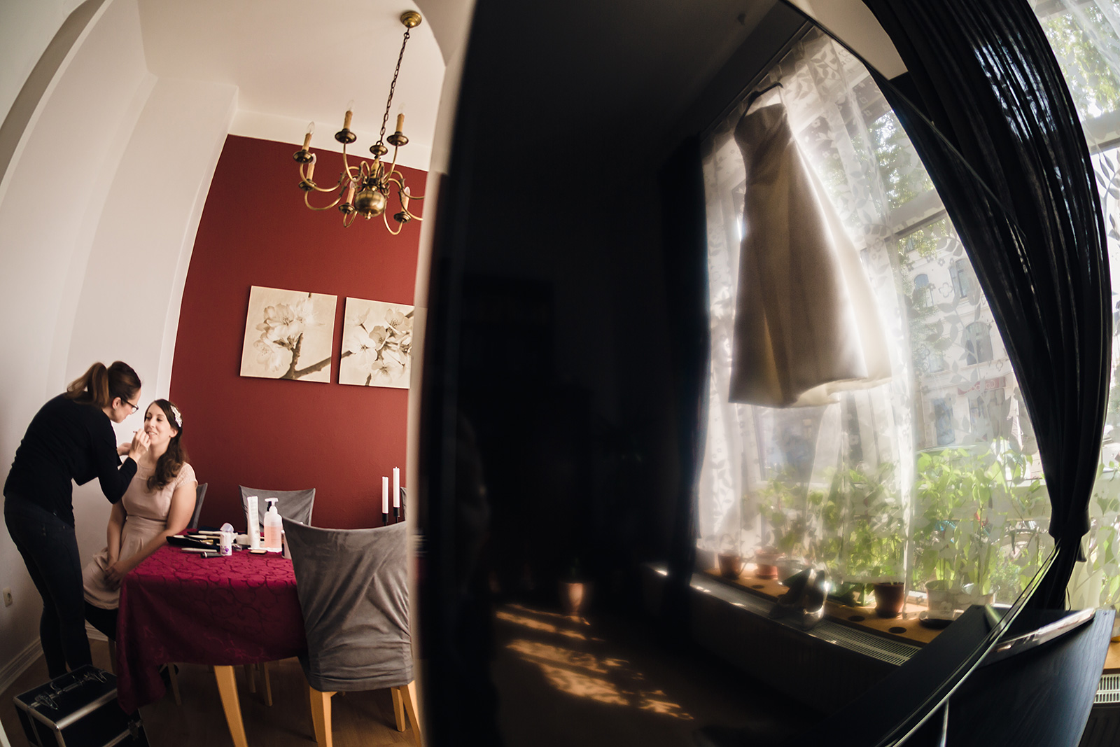 Braut bei den Vorbereitungen in Bremen