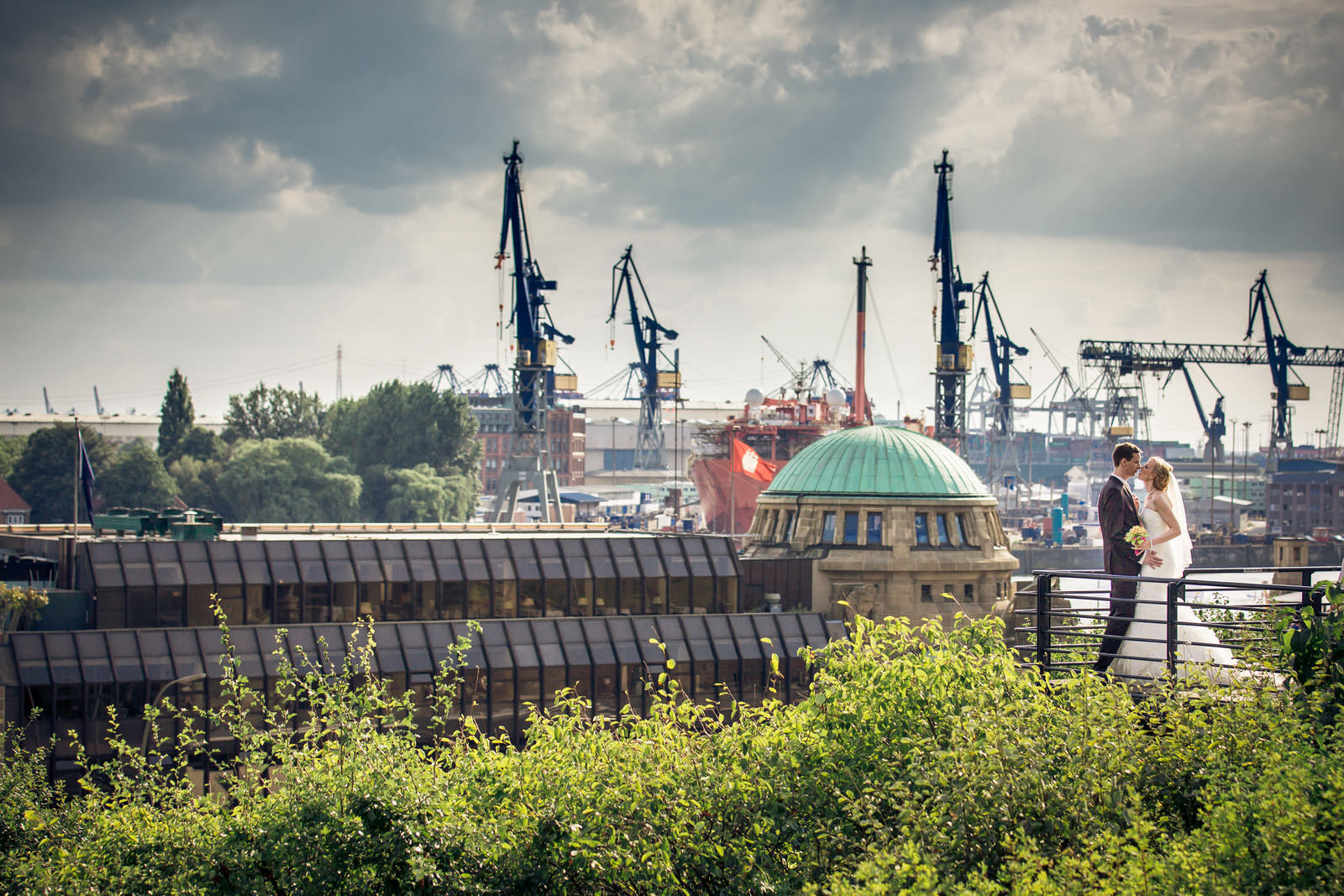 Hochzeitsportrait bei den Landungsbrücken in Hamburg
