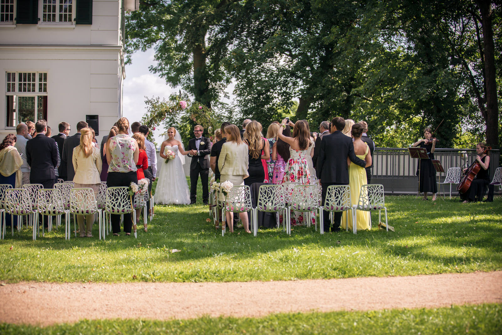 Hochzeitsreportage Trauung Villa im Heins Park